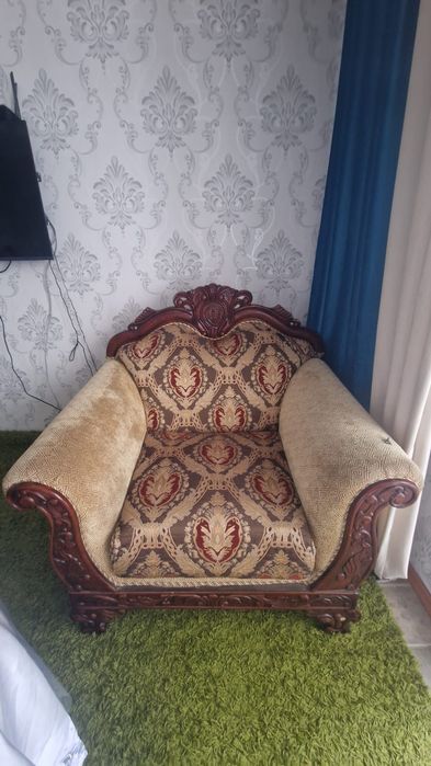 Продам срочно диван тройка