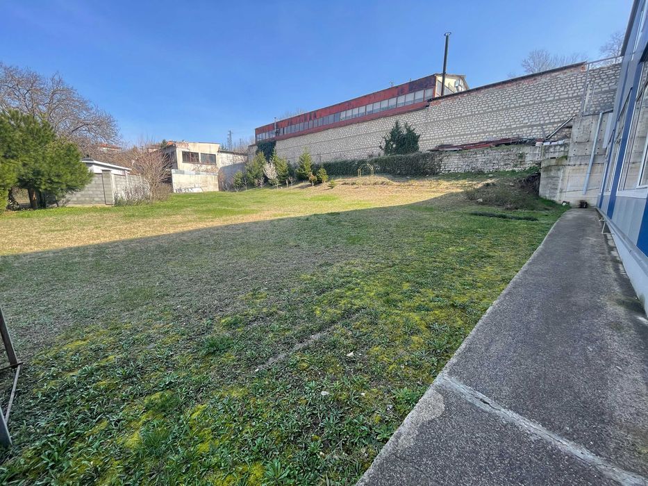 Продава се Промишлена сграда в Плевен, Дружба 1 - 1800 кв.м за 417 €/кв.м - Снимка #2