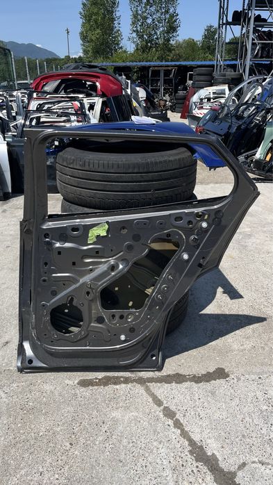 3 броя задна дясна и 2 броя предна дясна врата Peugeot 2008 23г