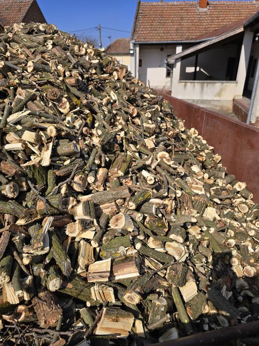 Tocator de crengi dupa tractor