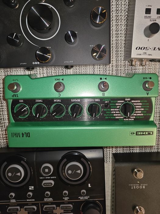 Pedale chitara BOSS -LINE 6-Amped 3-Black Hole Symetry