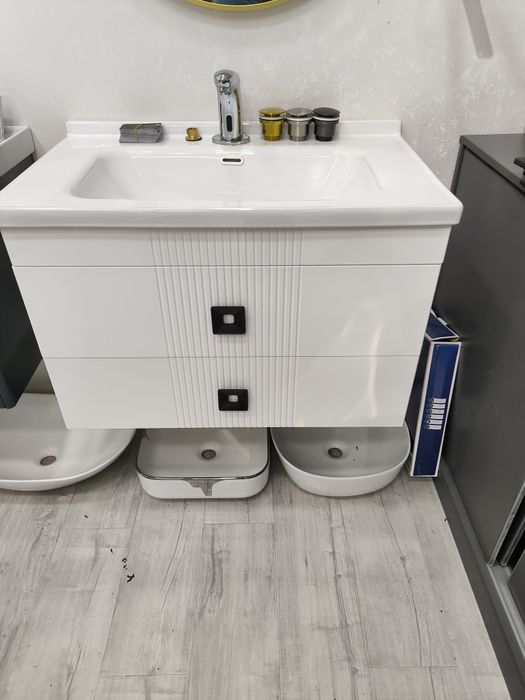 Раковина с тумбой для ванных комнат