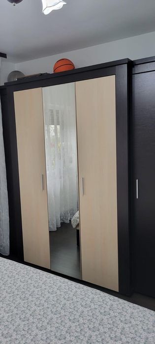 Mobilier dormitor format din dulap ,pat comodede pat si comoda pt .tv