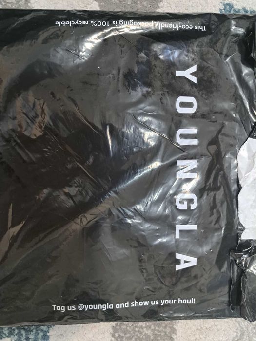 Продавам НОВА тениска YOUNGLA, M размер, черна