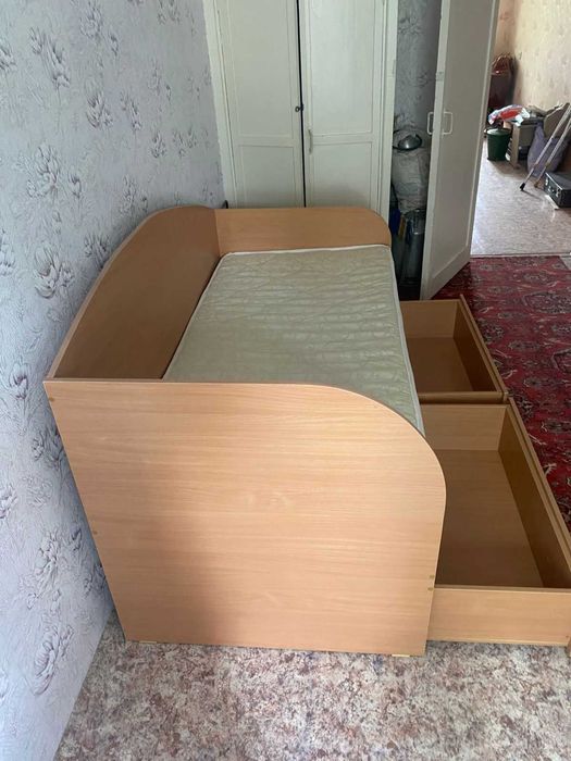 Продаю кровать с ящиками