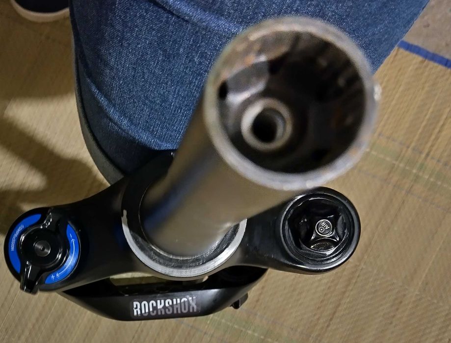Вилка RockShox Yari RC [27.5] 170mm