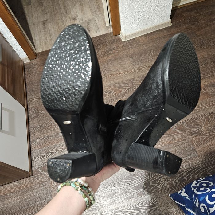 Натуральные замшевые сапоги