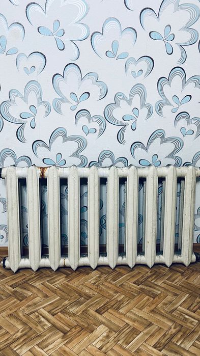 Продам чугунную батарею