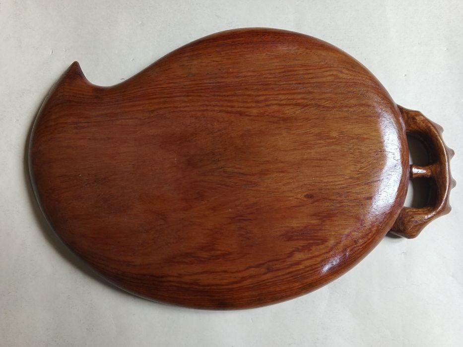 Чаша деревянная с резьбой