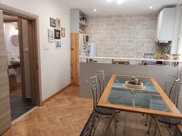 Дава се под наем Тристаен апартамент в Пловдив, Кършияка - 100 кв.м за 550 € - Снимка #2