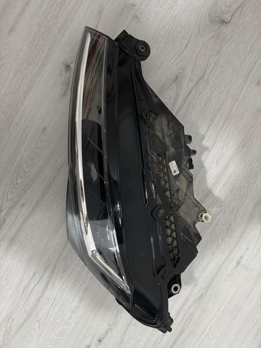 Far Skoda Superb 3 2020 Led Matrix stanga