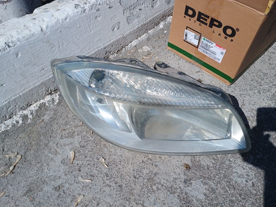 Фара правая Шкода Румстер