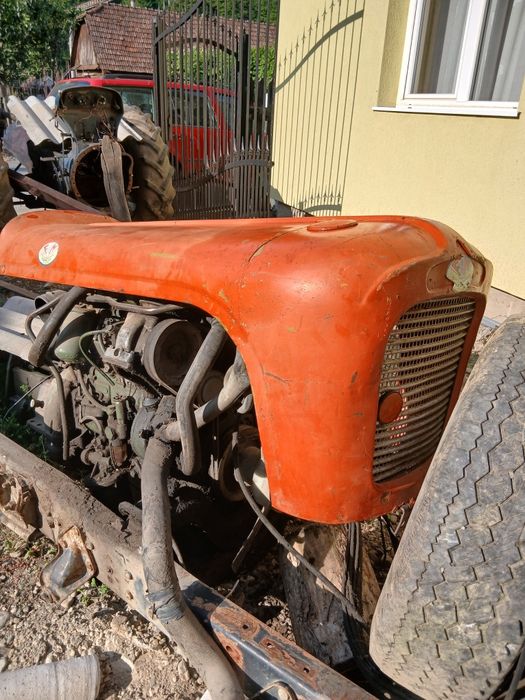 Vind capotă de tractor pe șenile Lamburghini