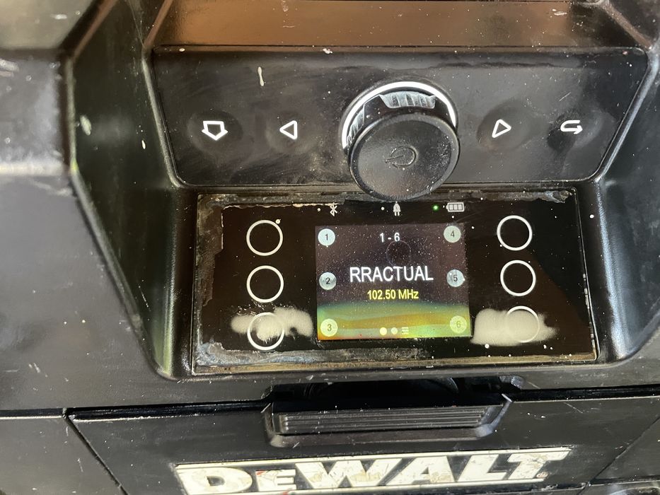 radio dewalt  cu blutut