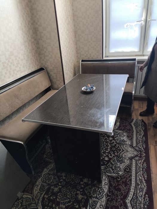 Kuxonniy mebel sotiladi