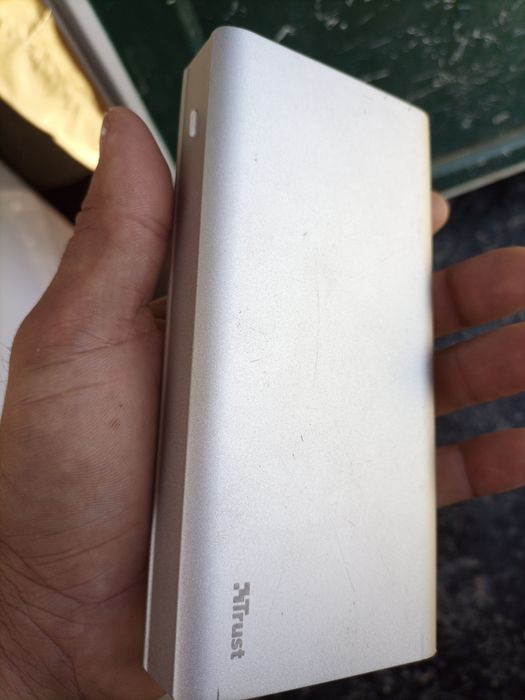 Baterie externa trust 20000 mAh