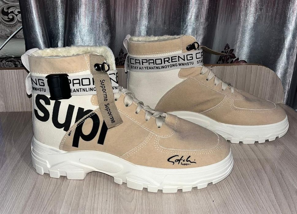 Продам обувь размері 44