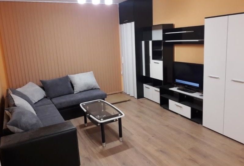 Тристаен обзаведен апартамент в кв. Слатина