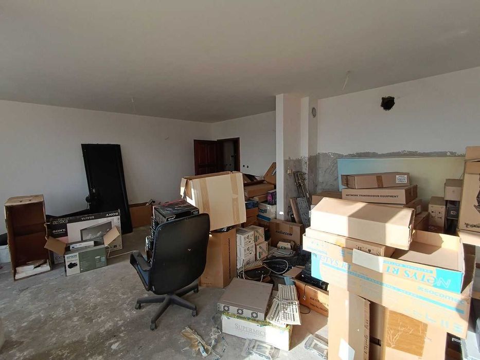 Тристаен апартамент с гараж