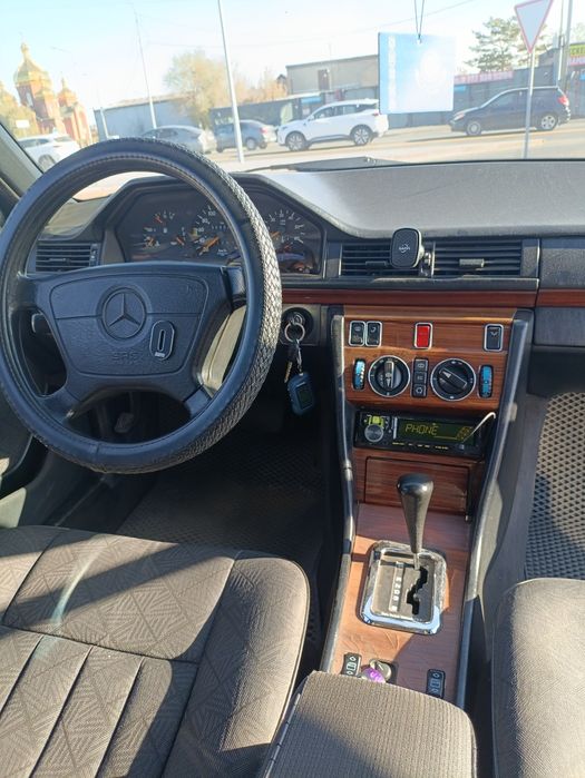 Мерседес 124 250