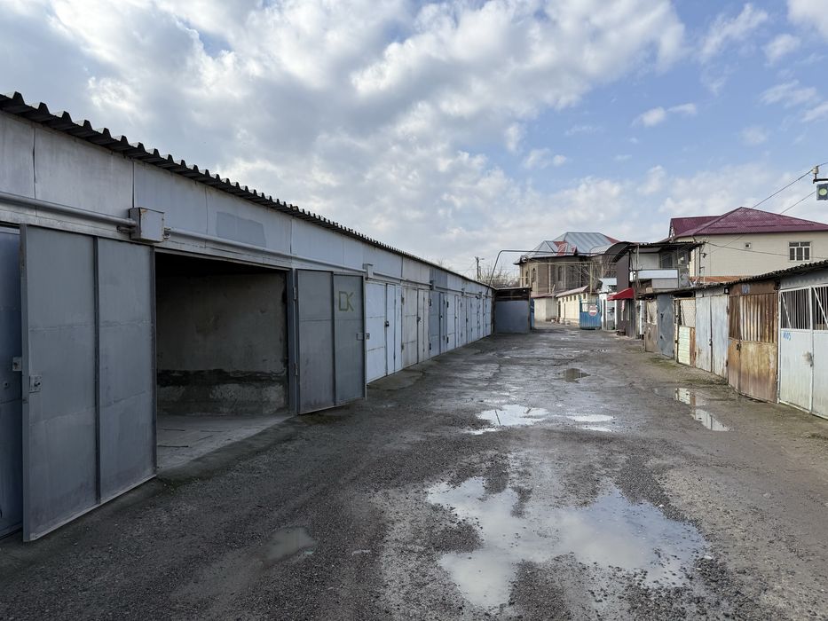 * ГАРАЖ в аренду железный на 40 лет победы 1 кварта большой сухой хоро