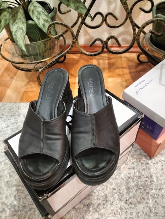 Шлепки на платформе