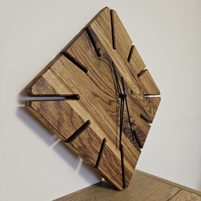 Стенен часовник от дъб