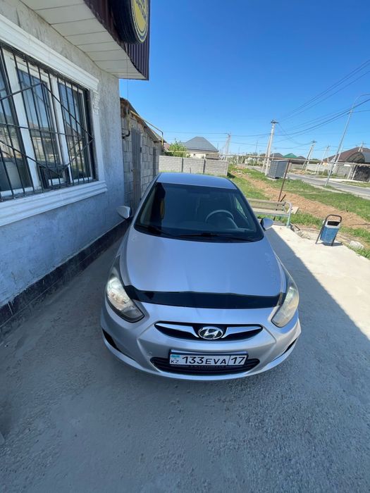 Хендай      акцент.