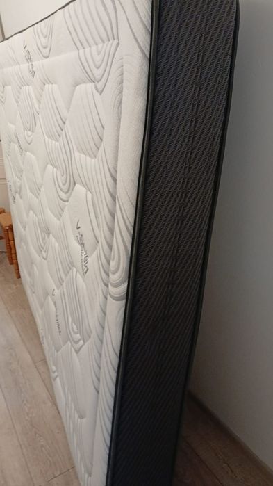 Продам двухспальный матрас