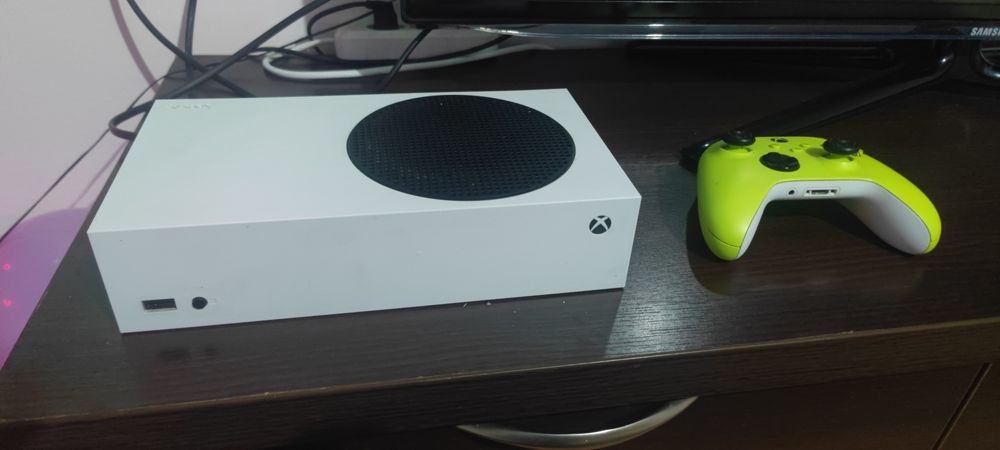 Xbox Series s  512 гб
