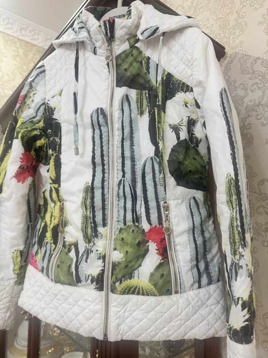 Продам детскую куртку для девочки состояние идеальное