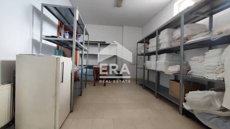 Сграда с разработен бизнес в гр. Банско