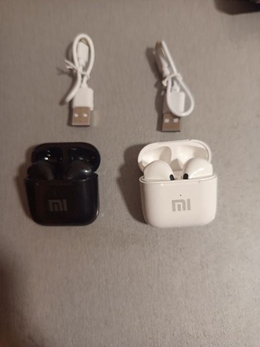 Vând 2 perechi de căști xiaomi