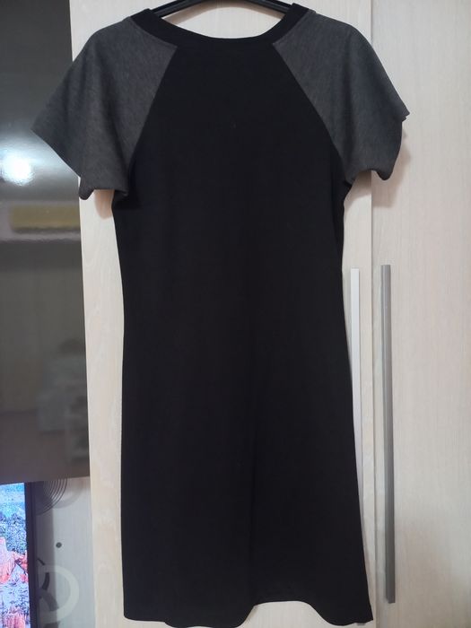 Rochie neagra cu inserții florale