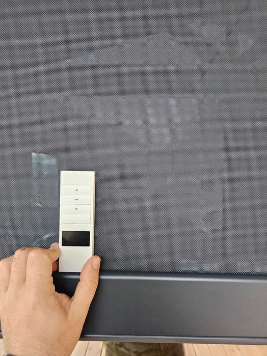 Два броя външни текстилни електрически роло щори 2370 мм X 2505 мм