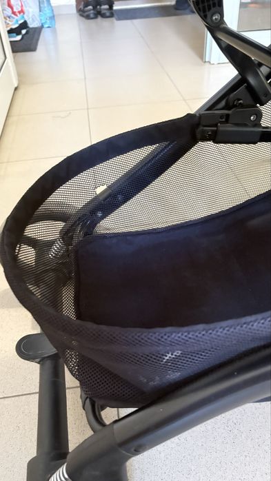 Cybex beezy с пълно легнало положение