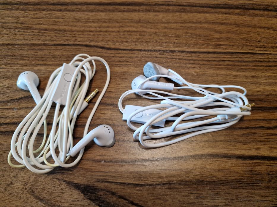 Căști Samsung, originale, mufa jack., 2 seturi, 30 lei setul.