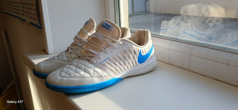 Продам LUNAR GATO футзалки