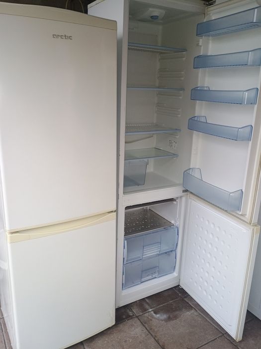 Frigider tip combină frigorifică Artic 220/341