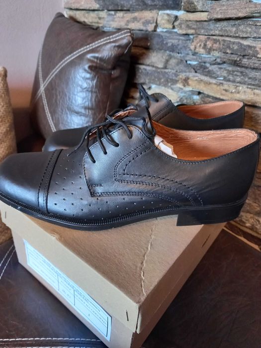 Продавам мъжки обувки 42 номер