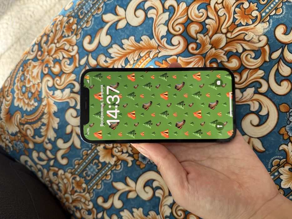 Продам айфон 12 64 гб