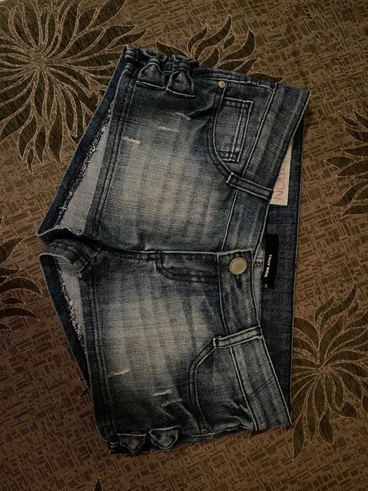 маркови къси дънкови панталонки с панделки топ модел супер хит  С