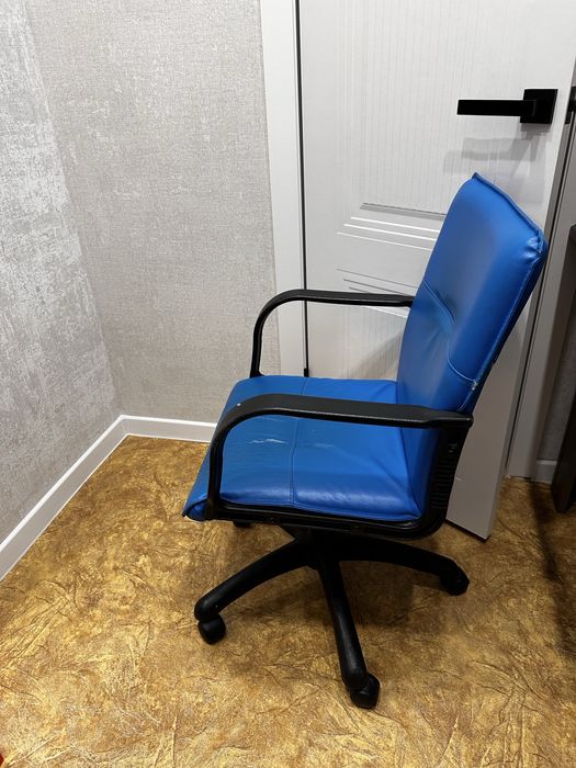 Продам офисный стул