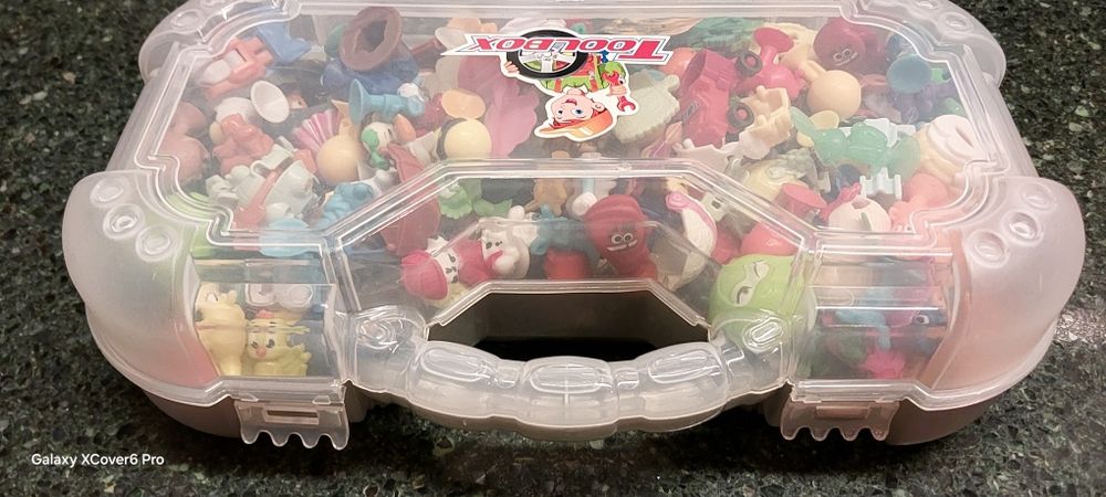 Продават се колекции Stikeez + подарък изненада