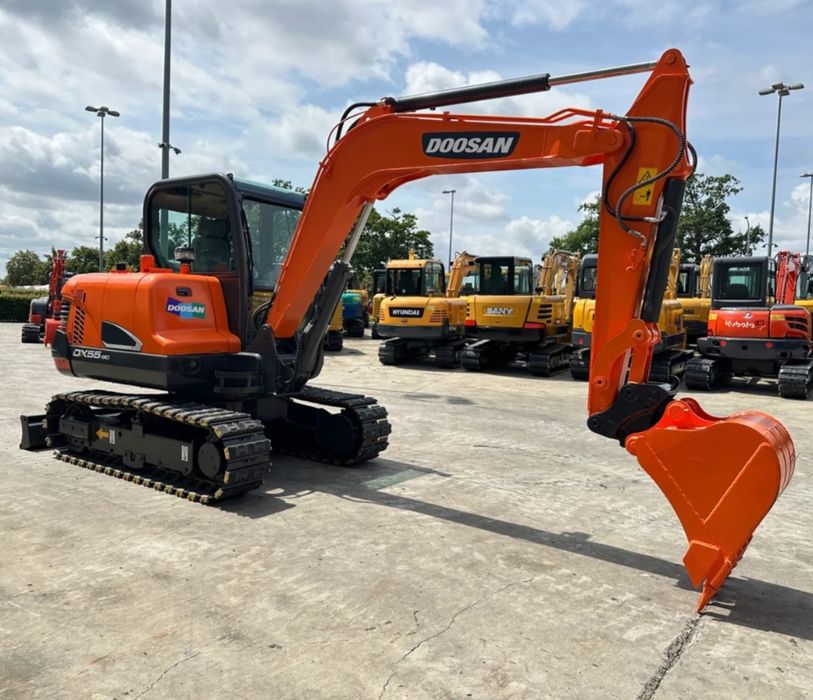 Midi-excavator Doosan DX55-9C (2018) • 4000 Ore •5.5 tone . Șenile Oțel + Cauciuc • București