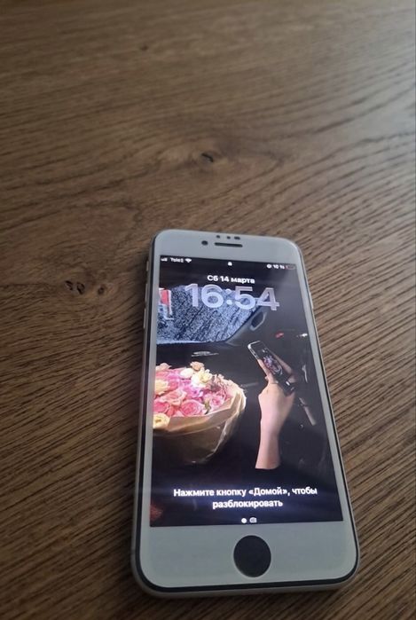 Продам iPhone SE 2020