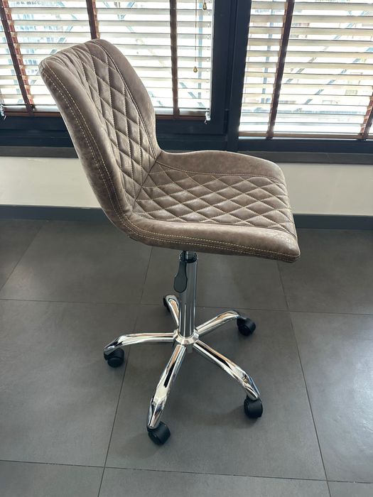 Висок Стол на колелца Jack + доставка и 24м гаранция