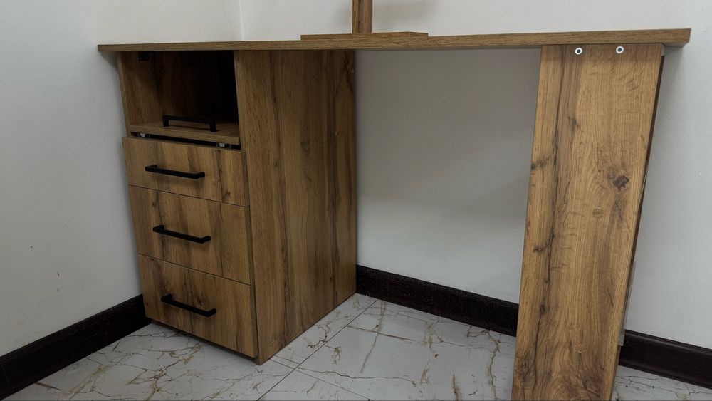 Продам маникюрный стол