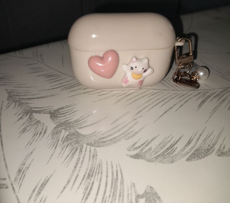 Продам AirPods Pro (не оригинал), вакуумные, с чехлом