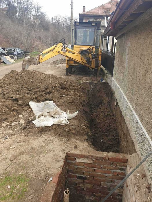 Услуги с багер, самосвал и строителна техника